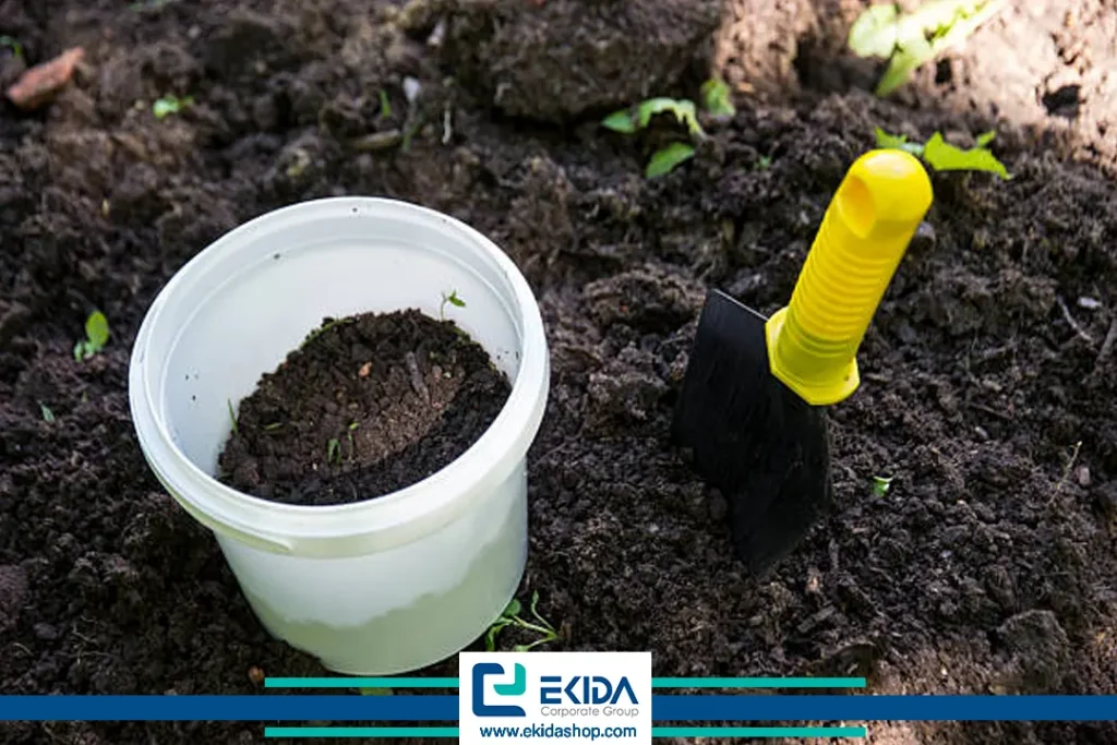 مخلوط کردن کود حیوانی با خاک