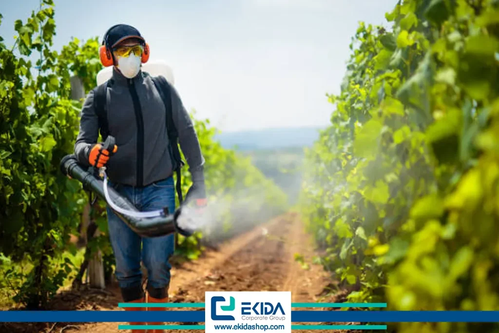 سمپاشی زمین کشاورزی